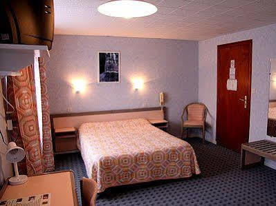 Les Chemins Francis - Modern Hotel Bagnols-les-Bains Eksteriør billede